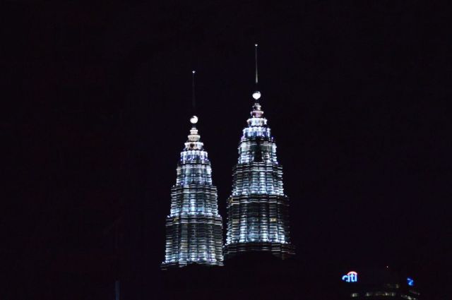 2PetronaTowers30