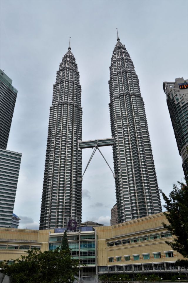 2PetronaTowers1