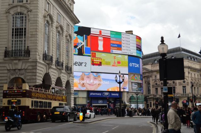 3PiccadillyCircus1