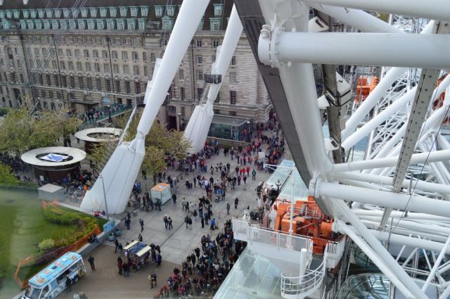 8LondonEye32