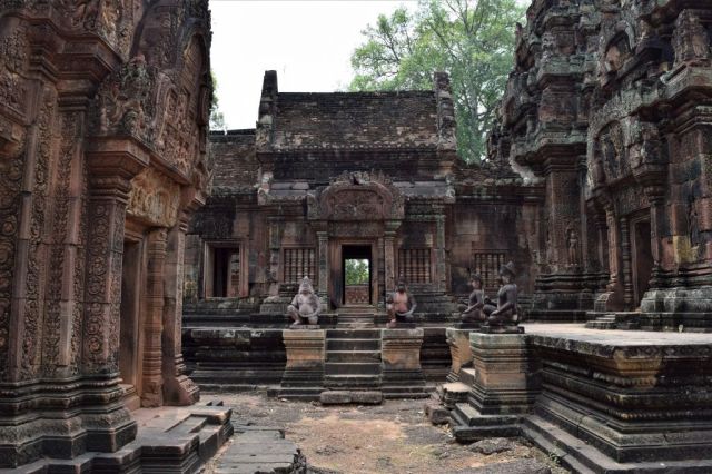 1Banteay Srei 47