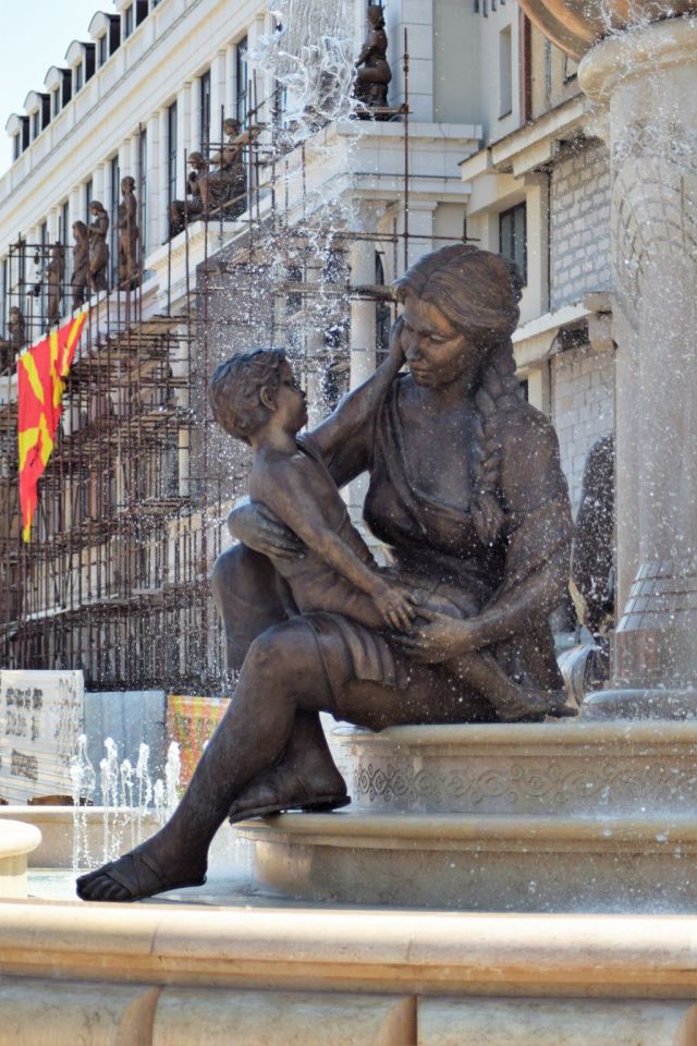 5Mothers of Macedonia fontänen 0