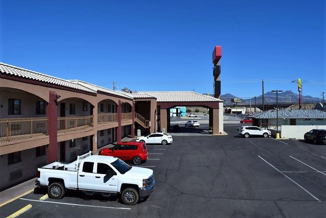 1Red Roof Inn, Kingman 7
