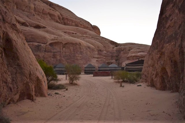 2Soluppgång, beduincamp 8